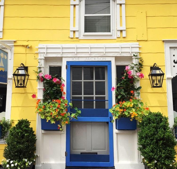 Exterior of Louisa's Cafe in Cape May, NJ
