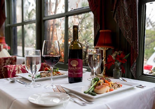 Romantic dinner for two with seafood and wine