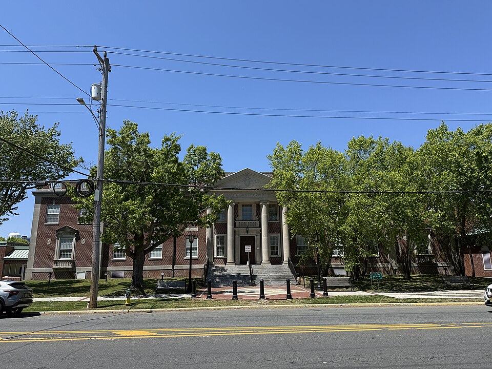 Cape May County municipal building near the Middle Township Bike Path corridor in Cape May County, NJ. Photo by Dough4872 (https://commons.wikimedia.org/wiki/File:Cape_May_County_Courthouse_from_US_9.jpeg) , CC BY-SA 4.0 (https://creativecommons.org/licenses/by-sa/4.0) , via Wikimedia Commons